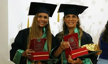 Son dakika haberi: Anne ile kızı aynı üniversitenin aynı bölümünden mezun oldu!