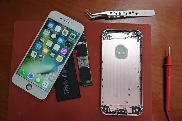 Çin’den aldığı parçalarla kendi iPhone’unu yaptı