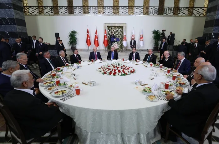 baskan-erdogan-tbmmde-iftar-programina-katildi-1712085790019.jpg