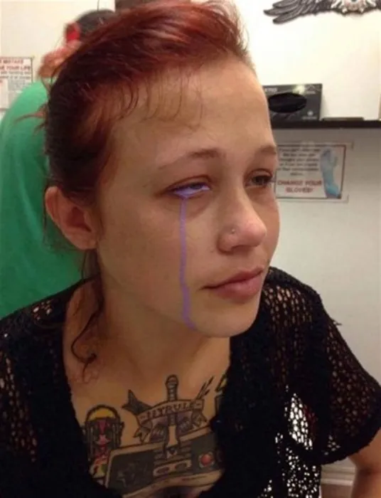 Dövme yaptırdılar sonucu bakın ne oldu!