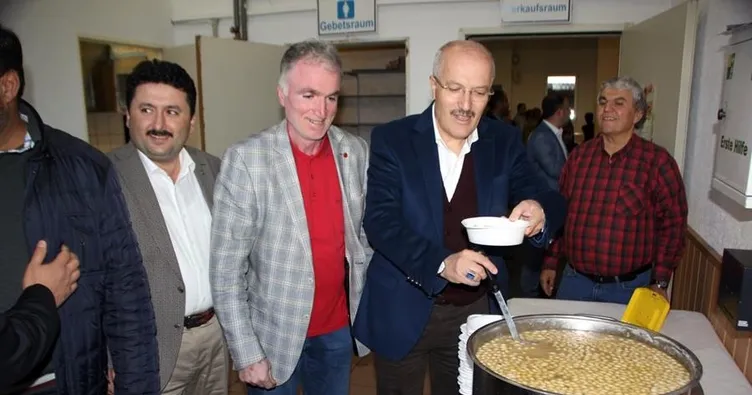 Başkan Kafaoğlu Almanya’da aşure dağıttı