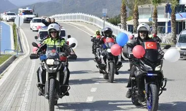 Fethiye polisinden anlamlı kortej