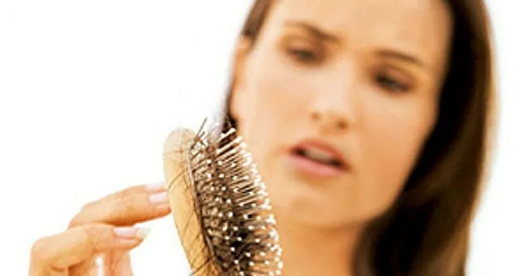 Saç dökülmesi kadınların psikolojilerini bozuyor