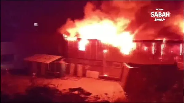 Beylikdüzü'nde sanayi sitesinde korkutan yangın: Üretim tesisi alev alev yandı | Video