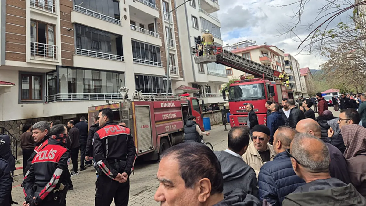 Bodrum katında çıkan yangında 13 kişi dumandan etkilendi Bodrum katında çıkan yangında 13 kişi dumandan etkilendi