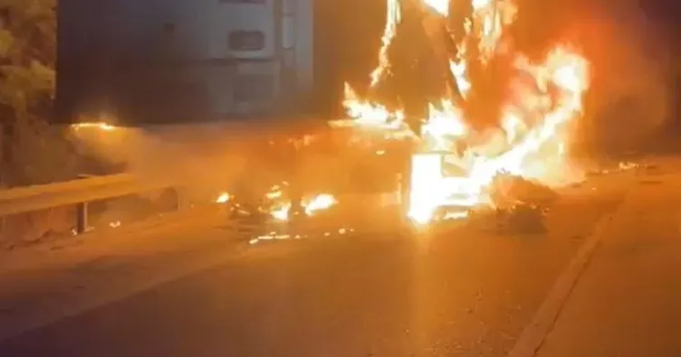 Adana’da korkutan yangın: Et yüklü dorse bir anda alev aldı!