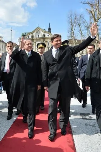 Cumhurbaşkanı Erdoğan, Slovenya’da resmi törenle karşılandı