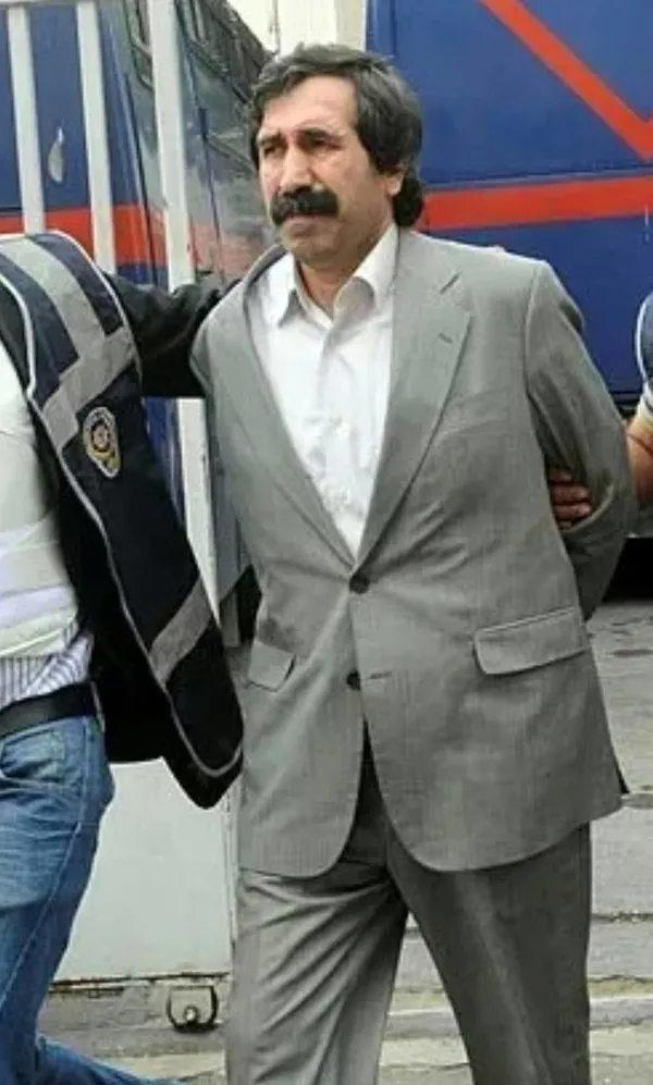 is-adamlarina-olum-tehdidiyle-kabusu-yasattilar-soylemezler-cetesinin-orgut-semasi-desifre-oldu-meger-aile-yap-1792561882260.jpeg