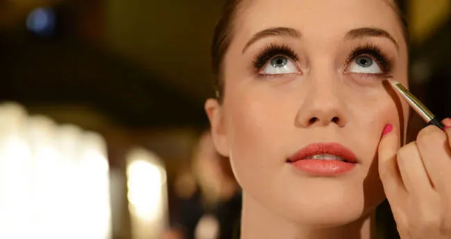 Göz makyajı nasıl yapılır?