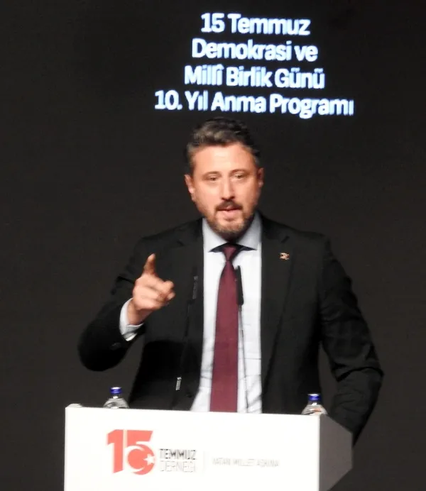 sehit-ve-sahit-programinda-duygusal-anlar-demokrasi-ve-milli-birlik-gunu-anisina-program-duzenlendi-1783791801030.jpg