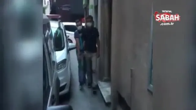 Taksim’de araçlarını park eden vatandaşlardan para talep eden değnekçi yakalandı | Video