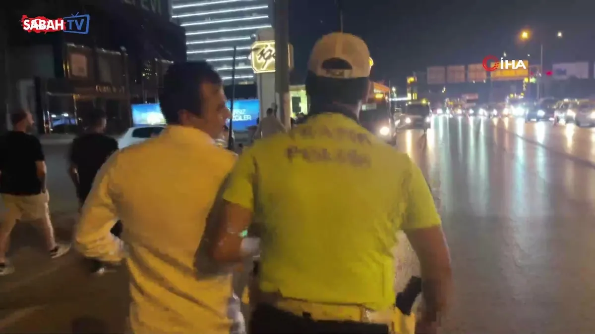 “Dur” ihtarına uymadı, yol kesilince ise “Sağa çekiyordum abi” dedi | Video videosunu izle “Dur” ihtarına uymadı, yol kesilince ise “Sağa çekiyordum abi” dedi | Video videosunu izle