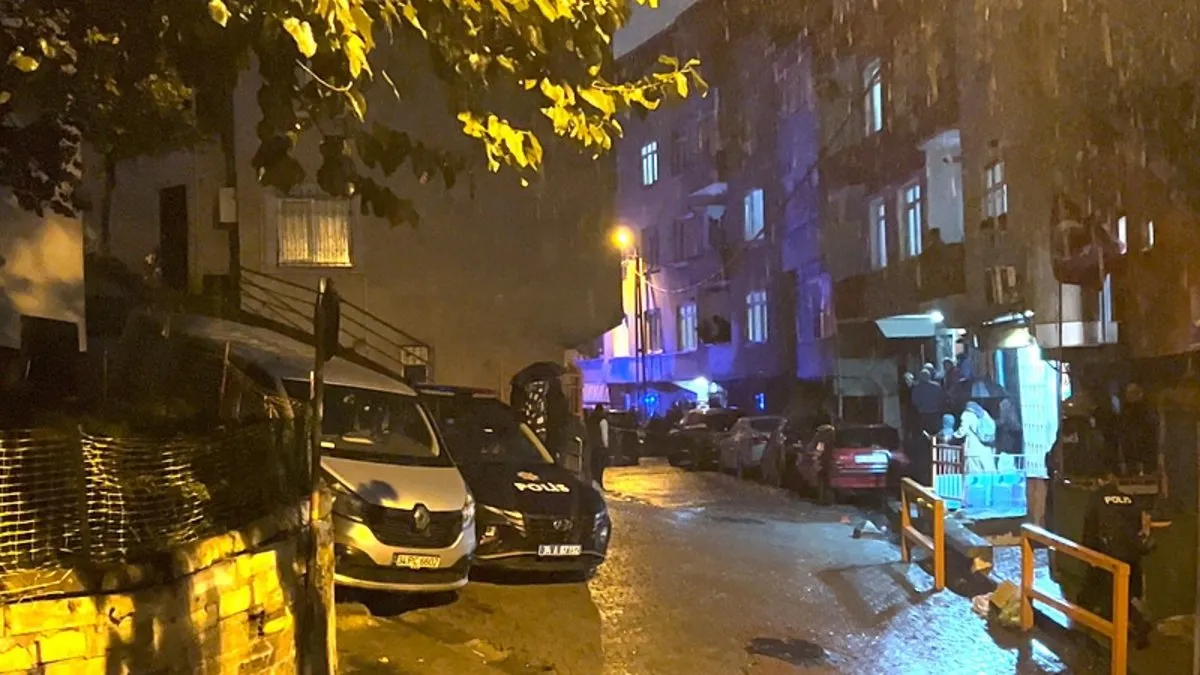 Kağıthane’de ‘gürültü’ vahşeti! Aileye kapı arkasından kurşun yağdırdı! 1 ölü, 2 yaralı Kağıthane’de ‘gürültü’ vahşeti! Aileye kapı arkasından kurşun yağdırdı! 1 ölü, 2 yaralı