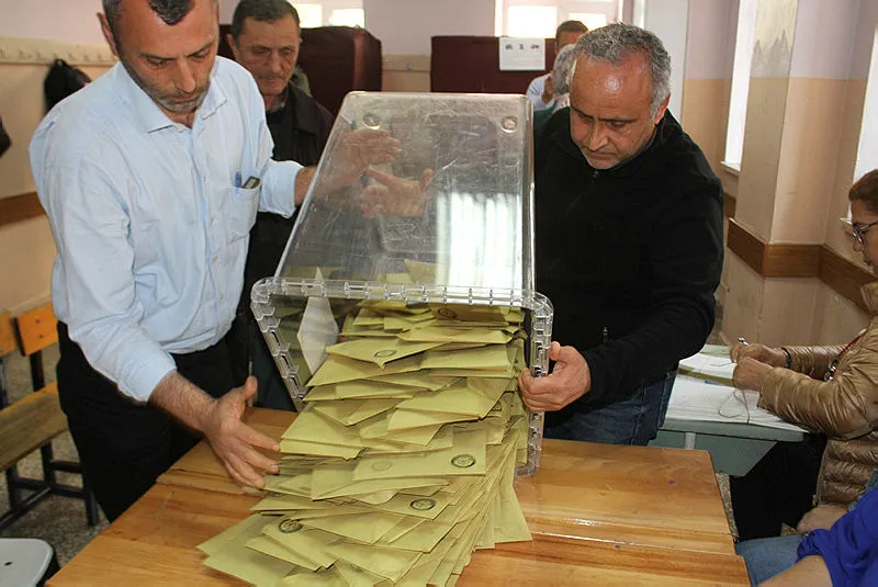 Başkan Recep Tayyip Erdoğan, Türkiye Cumhurbaşkanlığı seçimlerinde açık ara önde! Başkan Recep Tayyip Erdoğan, Türkiye Cumhurbaşkanlığı seçimlerinde açık ara önde!