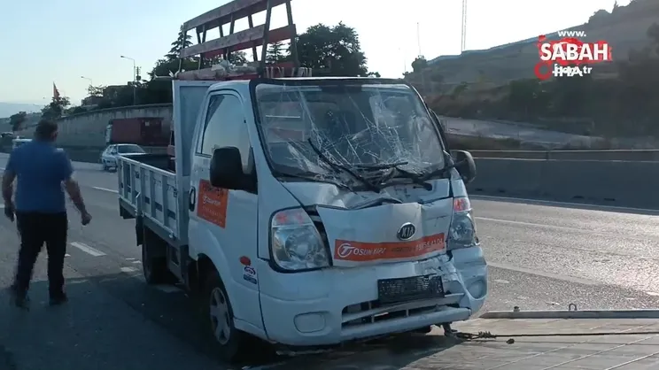 Kocaeli'de kamyonet tıra arkadan çarptı