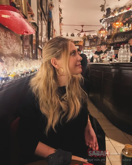 Taze anne-baba Eda Ece ile Buğrahan Tuncer’in romantik Paris tatilinden yeni kareler geldi!