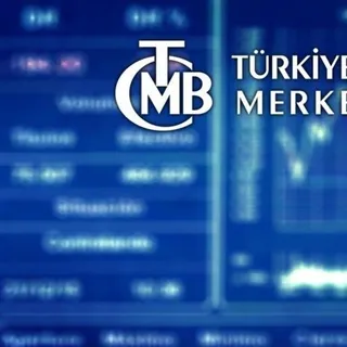 Masaya yumruğunu vurdu