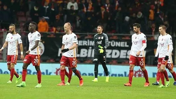 Galatasaray’da Hasan Şaş’a Sneijder engeli!