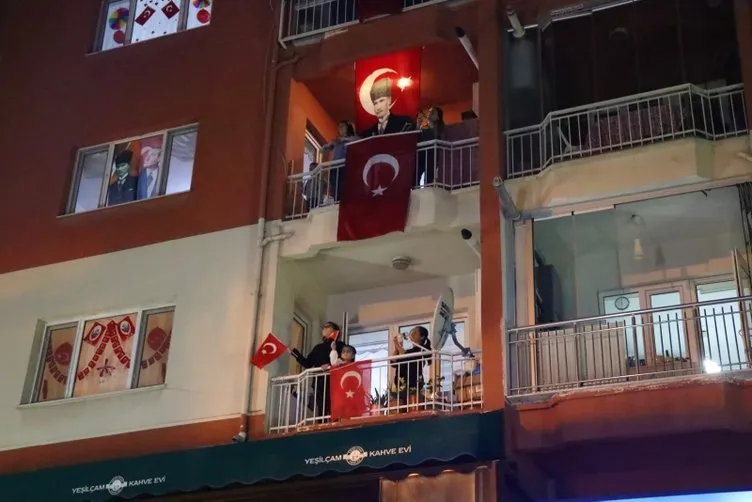 Başkan Erdoğan çağrı yapmıştı. İstiklal Marşı coşkusu balkonlarda