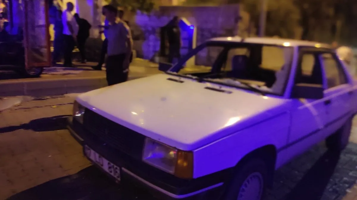 Çanakkale’de kavga ederken kontrolsüzce yola atladı: Aracın çarpması sonucu ağır yaralandı Çanakkale’de kavga ederken kontrolsüzce yola atladı: Aracın çarpması sonucu ağır yaralandı