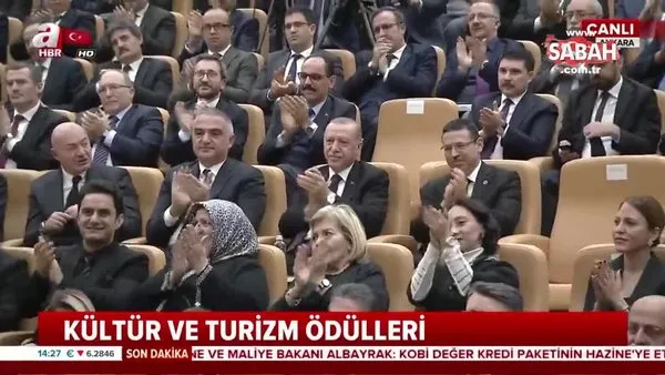 Cumhurbaşkanı Erdoğan, Amir Ateş seslendirdiği 'Adı Güzel Kendi Güzel Muhammed' adlı esere böyle eşlik etti