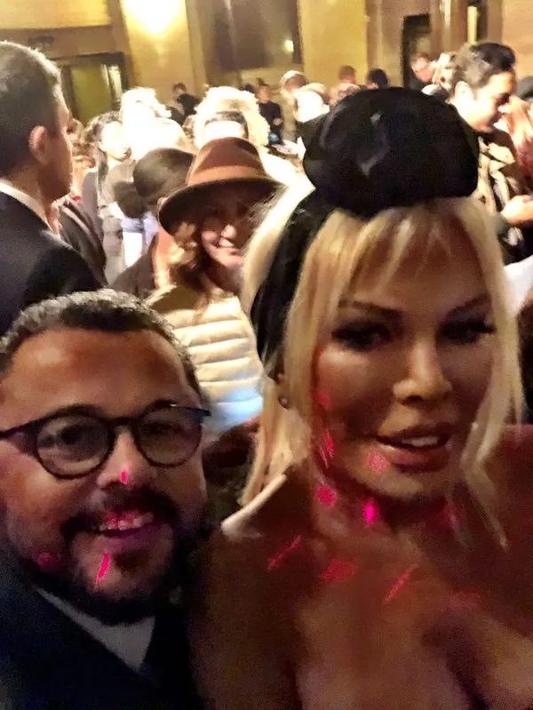 Ajda Pekkan, Londra Moda Haftası'na damga vurdu