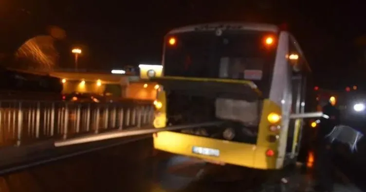 Esenyurt’ta İETT otobüsü gişe betonlarına çarptı! Faciadan dönüldü