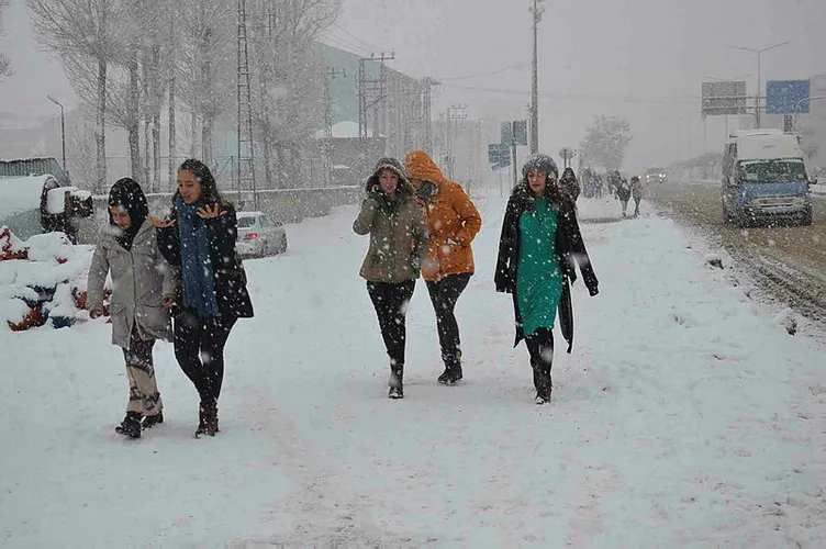Meteoroloji'den son dakika şiddetli yağış ve hava durumu uyarısı! İstanbul'da kar yağışı başlıyor!