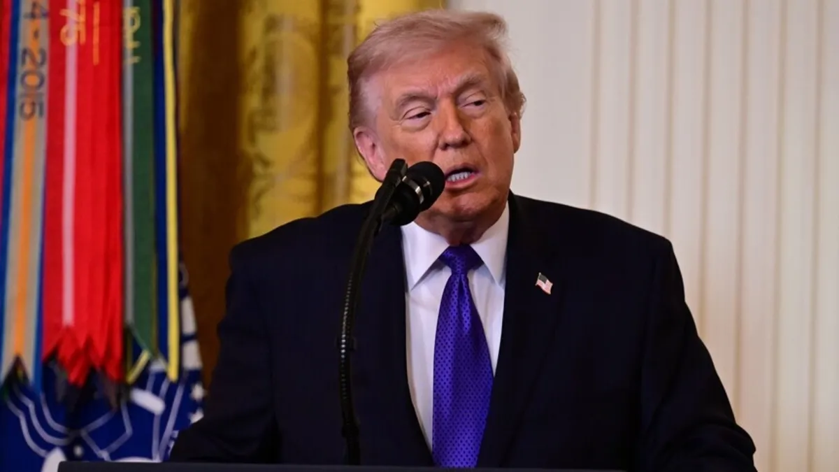 ABD Başkanı Donald Trump konuşma yaparken