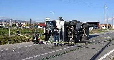 Afyonkarahisar'da işçi servisi ile otomobil çarpıştı: 12 yaralı! #afyonkarahisar