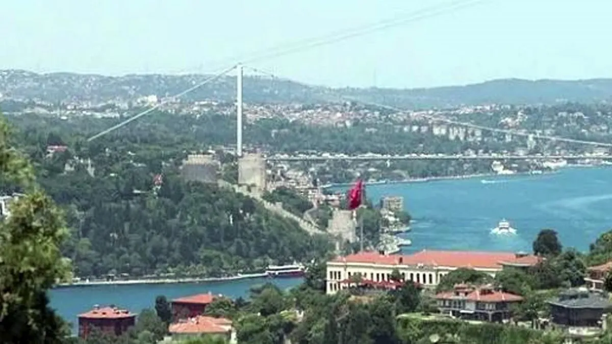 40 dereceye varan aşırı sıcaklar insanları denize döktü! Sıcak havadan bunalan İstanbullular Boğaz'da serinledi