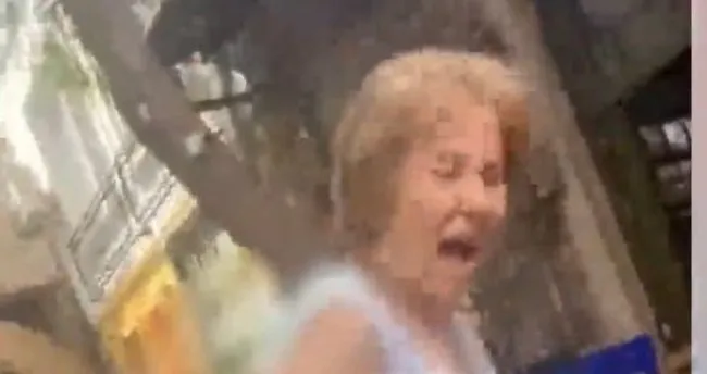 28 Şubat zihniyeti yine hortladı! İzmir’de yaşlı kadından başörtülü kadınları akıl almaz sözler! 28 Şubat zihniyeti yine hortladı! İzmir’de yaşlı kadından başörtülü kadınları akıl almaz sözler!