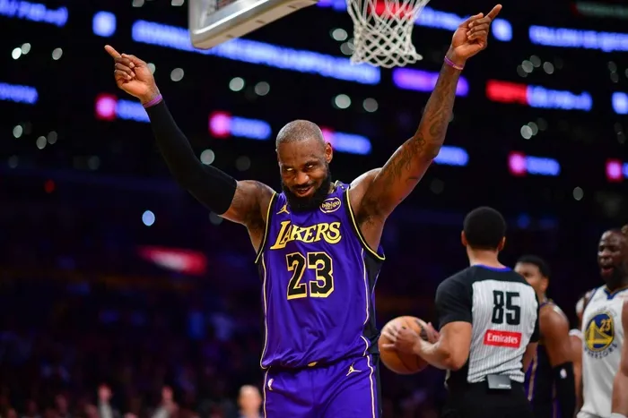 lebron-james-philadelphia-76ers-ile-anlasti-1784909034928.jpeg