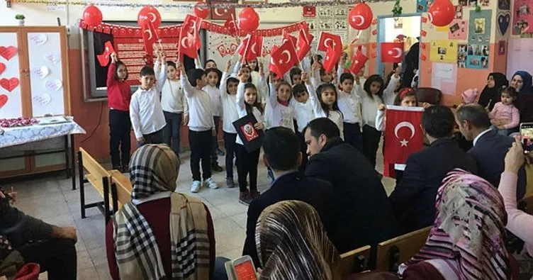 Minik Öğrenciler İstiklal Marşının 10 Kıtasını ezbere okudu
