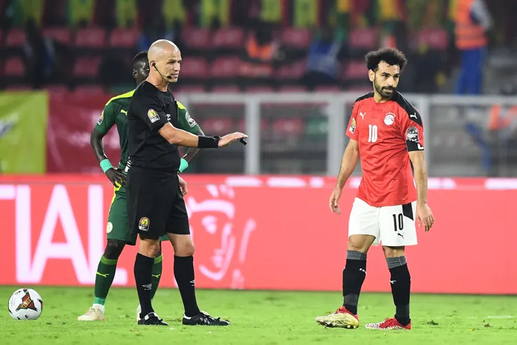 Son dakika: Afrika Uluslar Kupası’nda futbol tarihine geçecek anlar! Maçın hakeminden Mohamed Salah’a ilginç tepki…