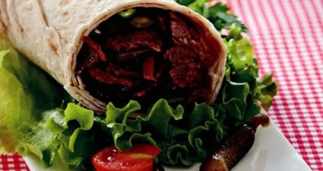 Döner dürüm tarifi döner dürüm nasıl yapılır? Et Yemekleri Haberleri