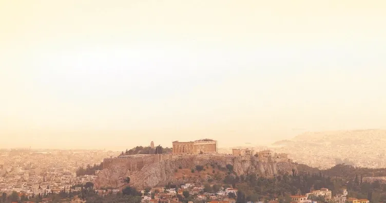 Atina da turuncuya boyandı