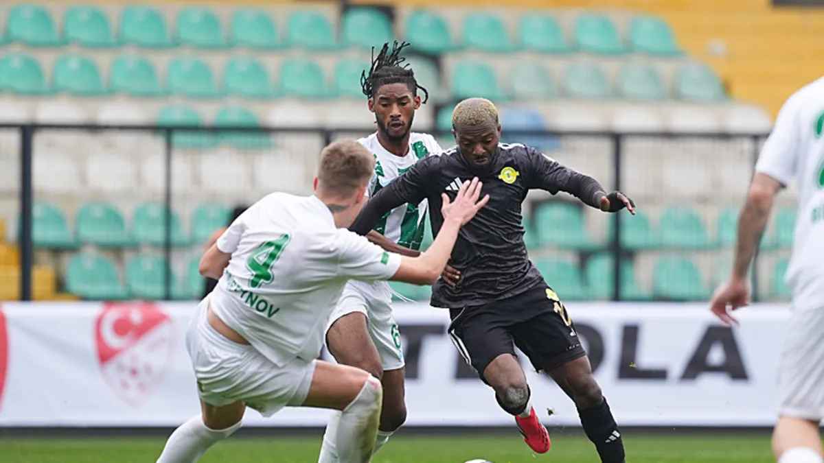 Trendyol 1. Lig: Esenler Erokspor, Serikspor’u 3 golle geçti! Trendyol 1. Lig: Esenler Erokspor, Serikspor’u 3 golle geçti!