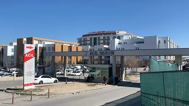 15-yasindaki-kiz-hastane-tuvaletinde-dusuk-yapti-1745247293147.jpeg