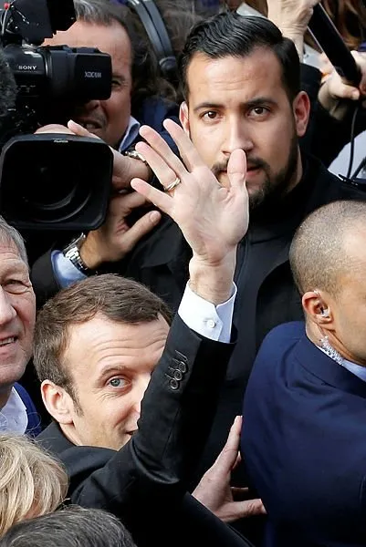 Macron’un Özel Kalem Müdür Yardımcısı gözaltında