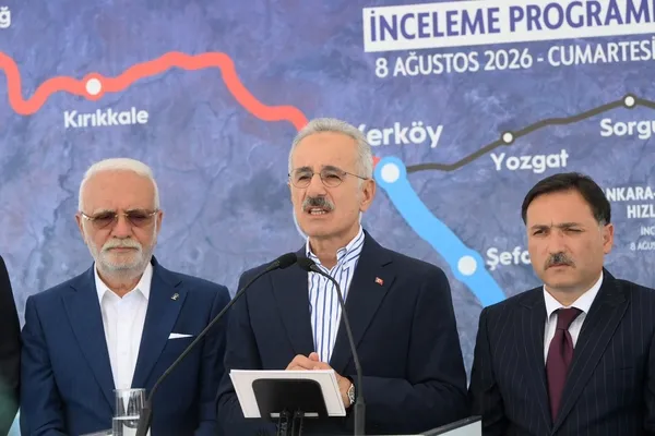 7-saatten-1-saat-45-dakikaya-dusecek-istanbul-ve-ankaraya-ulasacak-yht-icin-tarih-verildi-1786190280487.jpg