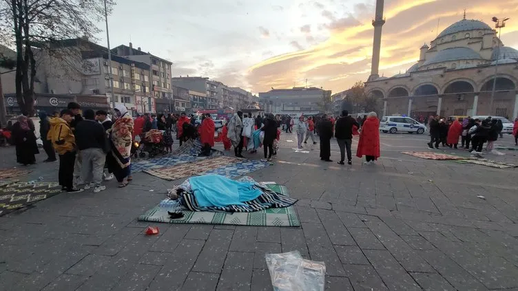 SON DAKİKA: Düzce'de 5,9'luk deprem: Ankara ve İstanbul deprem ile sarsıldı! İşte deprem bölgesinden son haberler
