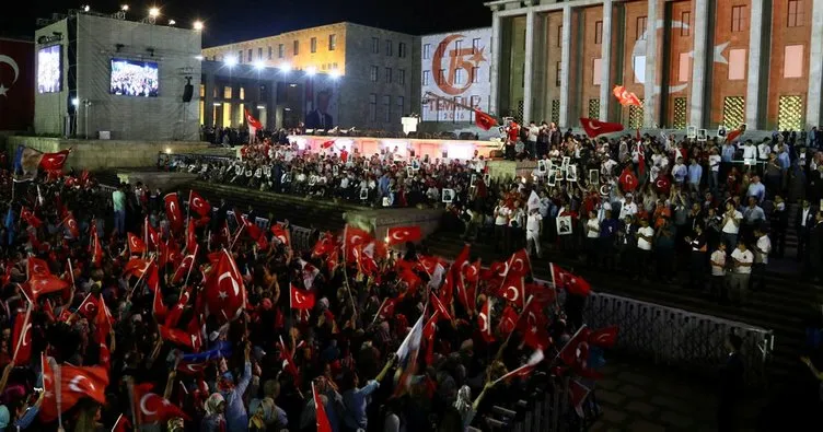 Binlerce vatandaş Erdoğan’ın Meclis’e gelişini bekliyor