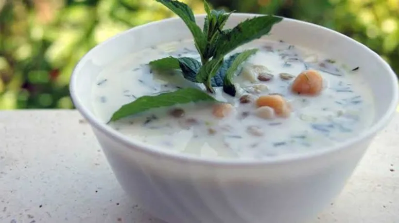 Ferahlığıyla mest edecek! Ayran aşı çorbası tarifi