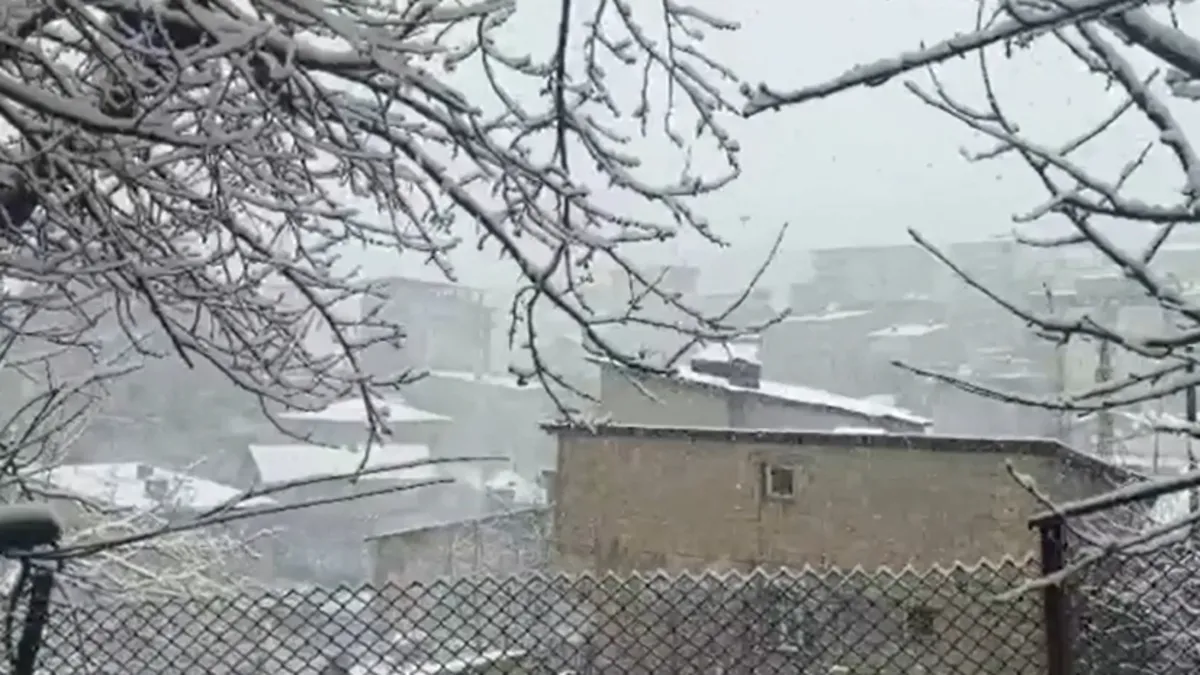 Hakkari beyaza büründü – Yaşam Haberleri Hakkari beyaza büründü – Yaşam Haberleri