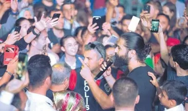 Yabancı dansçılara misket oynattı