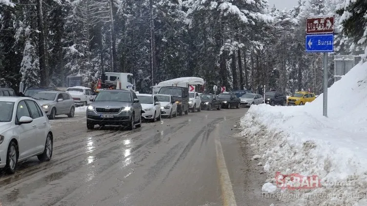 Uludağ yolunda 4 km’lik araç kuyruğu!