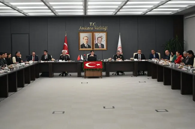ankara-valisi-vasip-sahin-ankara-guvenli-asayisi-duzgun-bir-kent-1737374008183.jpeg