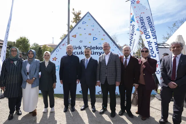 bilal-erdogan-ailefest-programinin-acilisinda-konustu-dogurganlik-hizini-yeniden-15a-2ye-tasiyabilen-ulke-olma-1790429025801.jpg