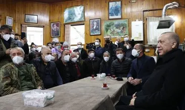 Başkan Erdoğan kıraathanede vatandaşlarla sohbet edip çay içti